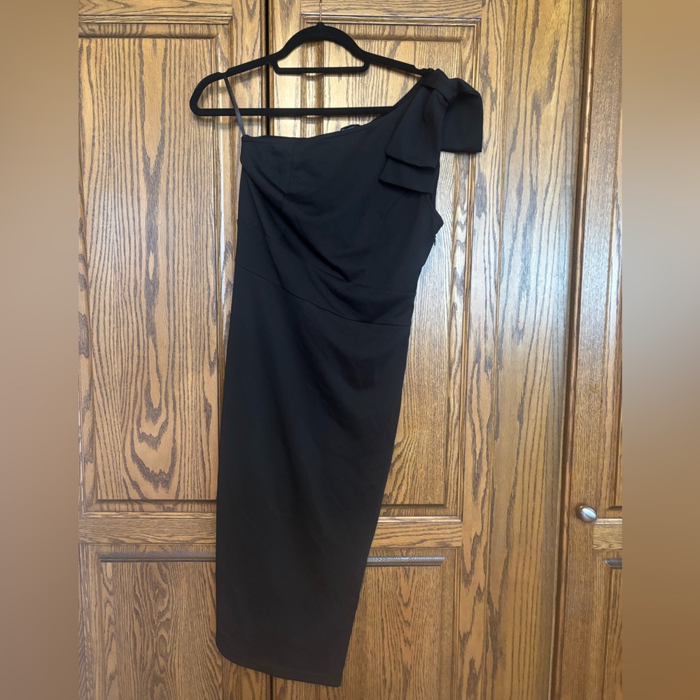Asymmetric One-Shoulder Black Dress with Shoulder Bow